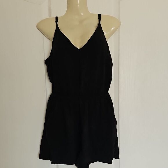 H&M Divided Black Sleeveless Romper - Picture 1 of 16